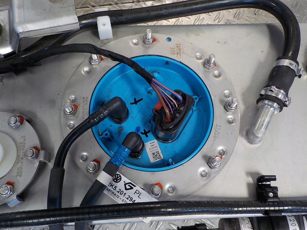 фото №7, Vw caddy iv 20- zdiornik cng 2k0201075g