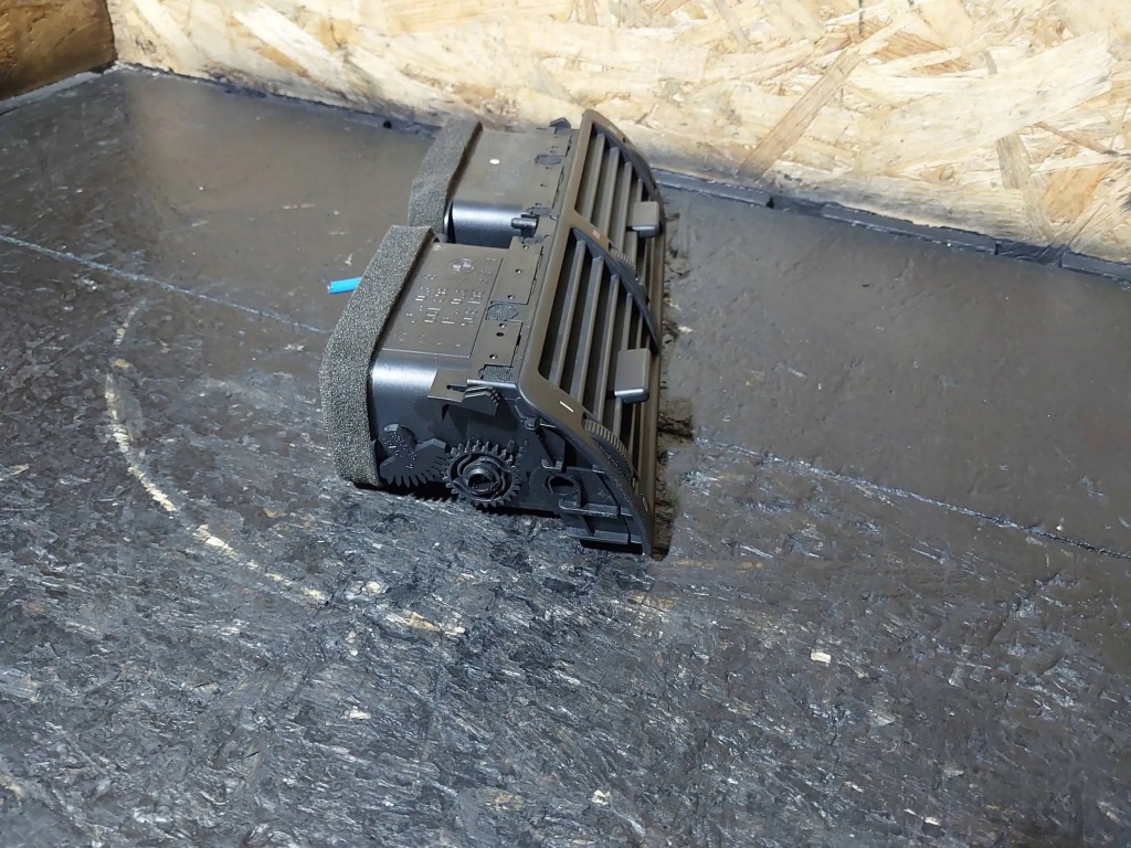 Решітка обдув середня bmw 5 e39 8361895 8363199 8370741 Оригінал