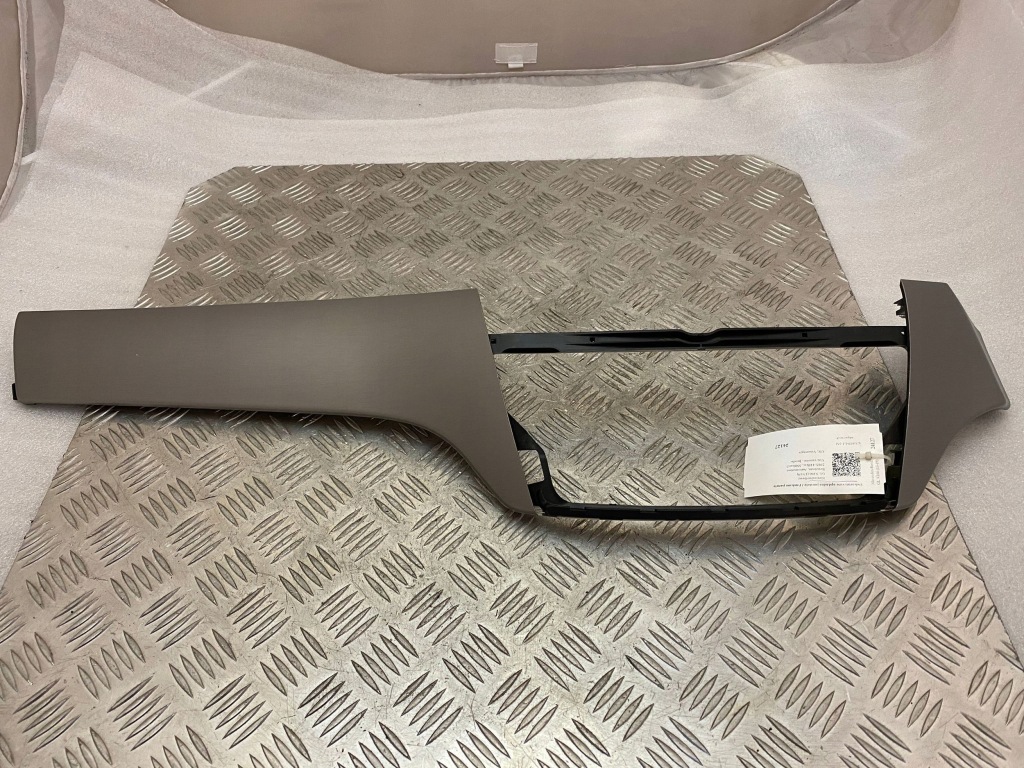 фото №1, Mercedes-benz gl x166 2015 рамка бардачка 4757400