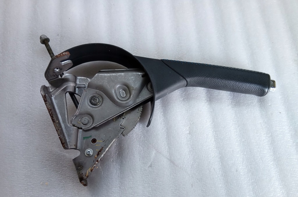 Купити Гальмо ручний важіль toyota yaris 2013 1.3vvti