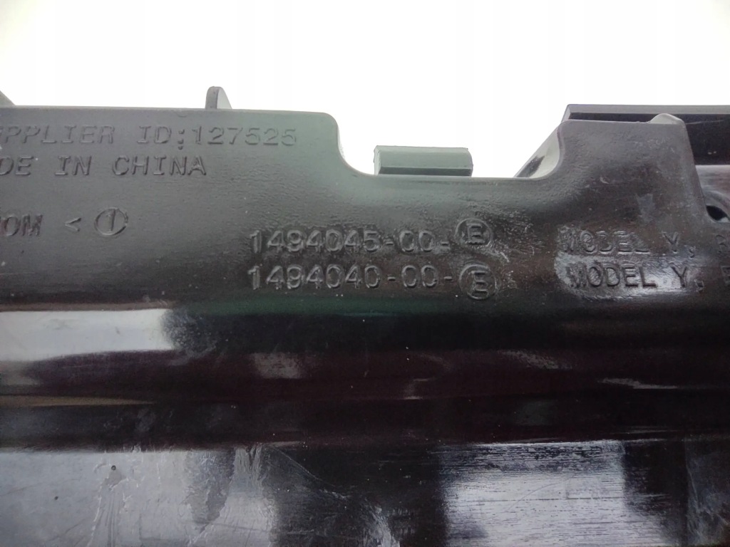 Направляющая кронштейн направляющая бампера задняя заднего tesla model y Недорого