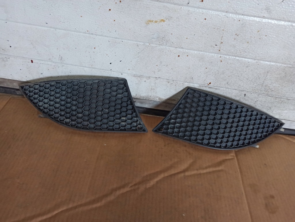 фото №1, Решётка решётка радиатора бампера altea 5p0853686 5p0853685