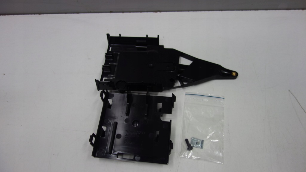 фото №1, Volvo xc60 ii кронштейн модуля фаркоп 31650476