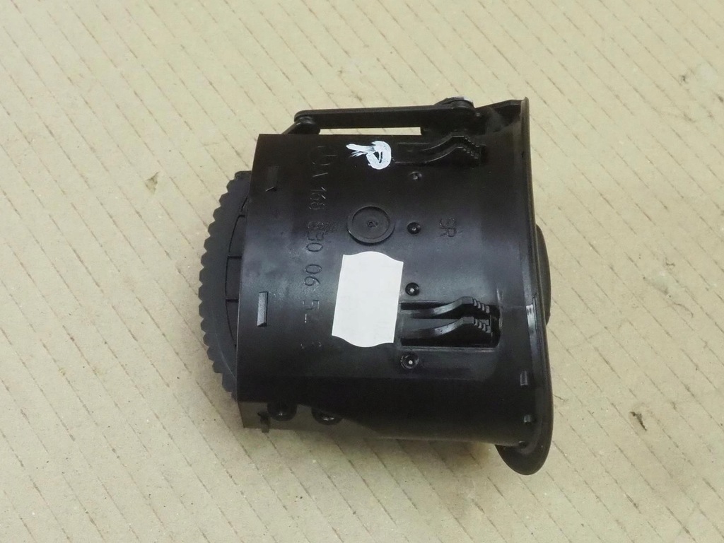 фото №14, Решётка обдув mercedes w168 a1688300654 правая пассажира