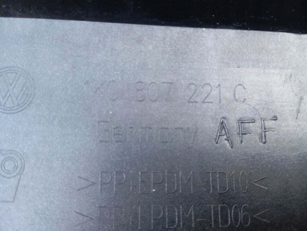 фото №9, Бампер перед передний vw golf v gti 2003- 1k0807221c оригинал