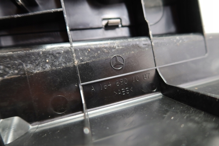 фото №9, Mercedes w164 x164 gl накладка поперечина багажника молдинг задняя хром 1646901087