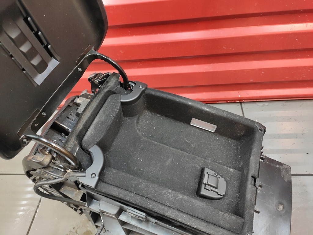 фото №10, Mercedes r-klasa w251 підлокітник спинка бардачок шкіра чорний oryg гарний