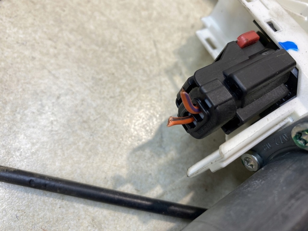 фото №6, Подъемник стекло правый задняя journey i 0130822528