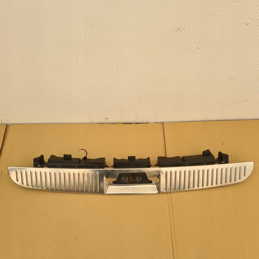 фото №1, Jaguar xf x260 kombi накладка заднього поперечина хром