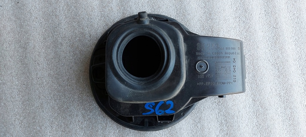 фото №2, Skoda rapid заливна горловина пального 5jj809999