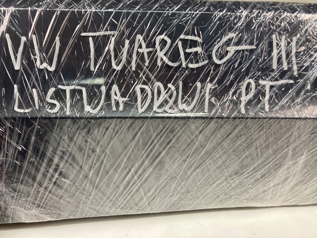 фото №12, Молдинг дверь правая задняя vw touareg iii r-line