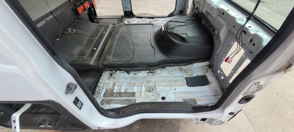 фото №16, Кабина volvo fh 4 fh 5 каркас + опрокидывание кабины + обивка + люк