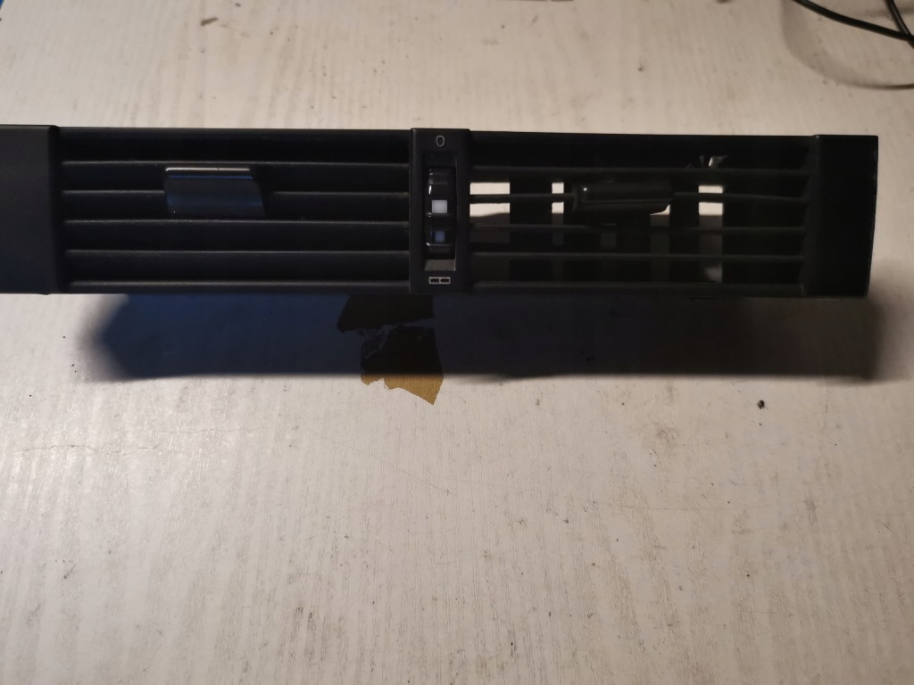 фото №1, Решётка обдув средняя mercedes e w124 s124