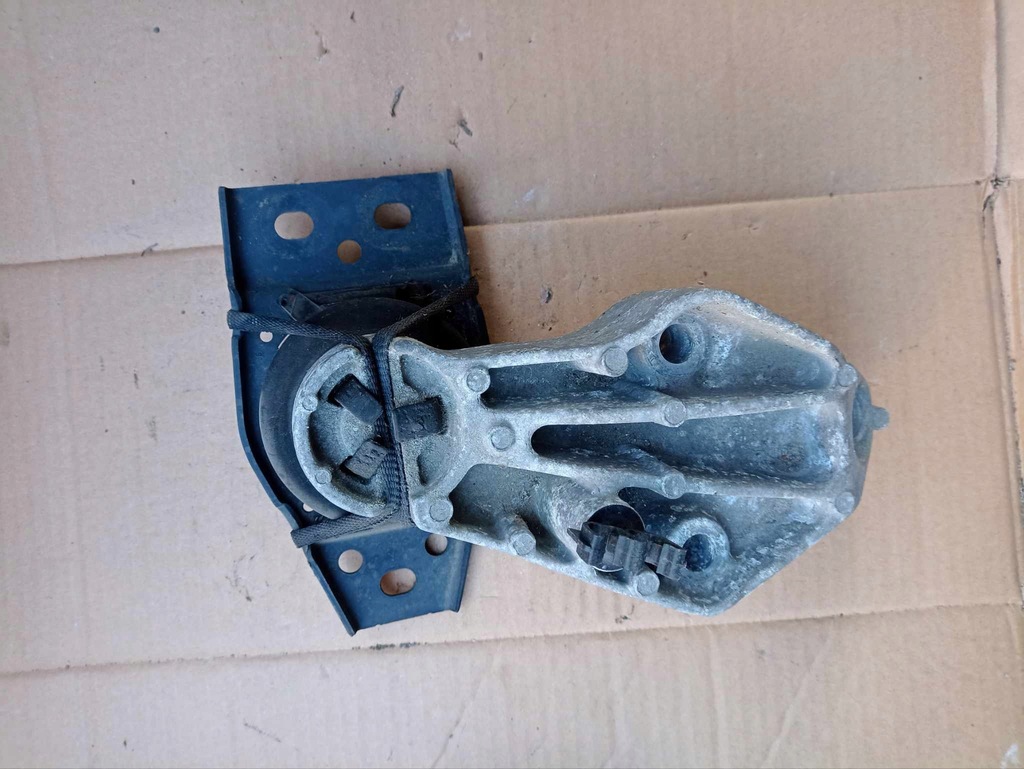 фото №1, Кронштейн подушка двигателя кронштейн кронштейн renault