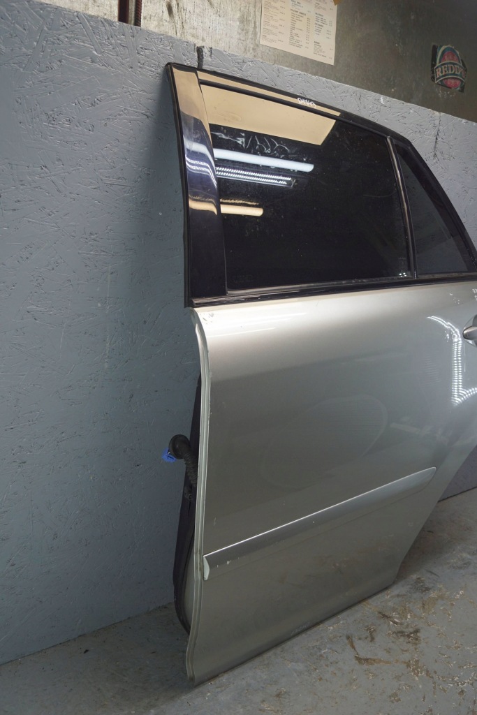 Lexus rx 2 2 дверь левое  задняя 1c0 d1743 Доставка