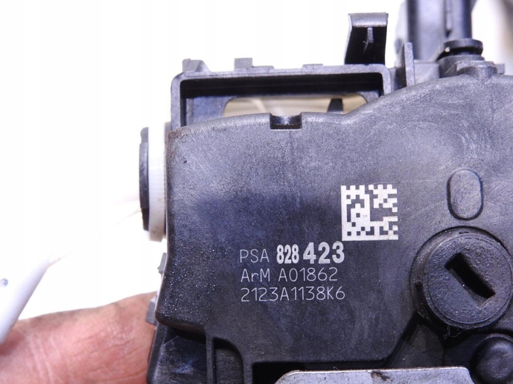 Замок дверь правый задний  6 pin peugeot partner ii tepee psa828423 828423 Киев