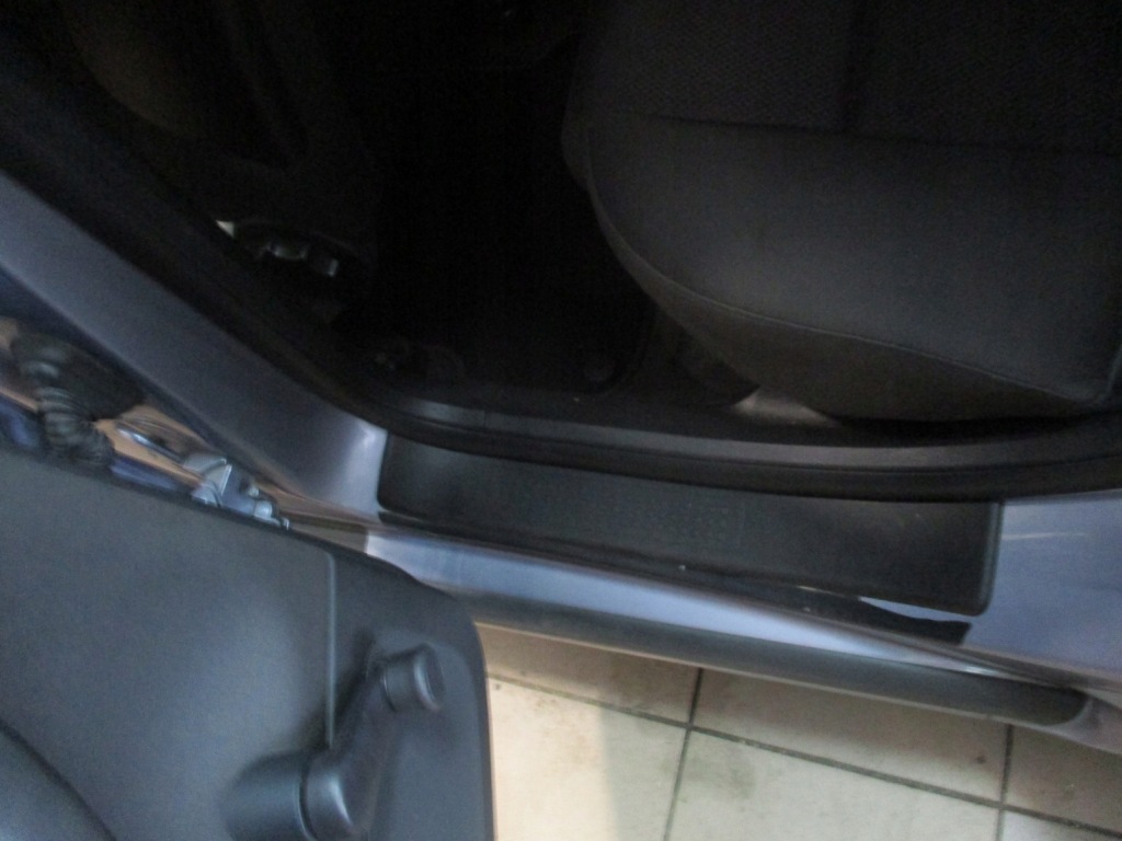 фото №2, Audi a4 b6 1.9tdi 131km молдинг порог внутренняя