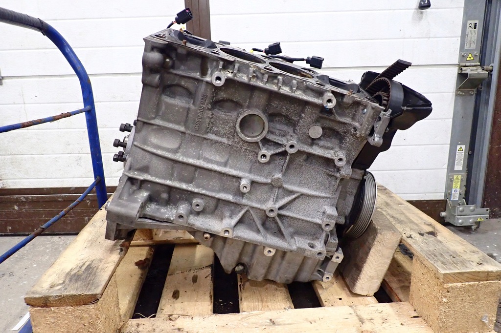 фото №8, Audi a4 b6 двигатель 2.0 fsi блок двигателя awa kompletny 160tyś бензин