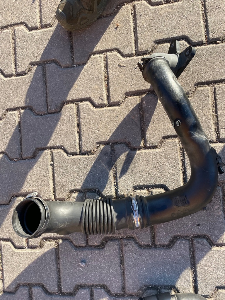 Купити Труба шланг повітря renault master 4 165761592r