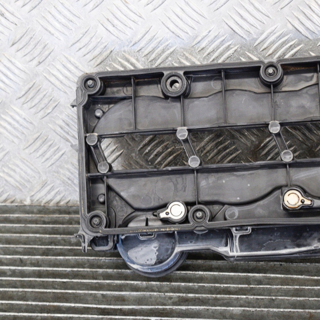 фото №5, Audi a5 sportback 8ta 2011 крышка клапанов