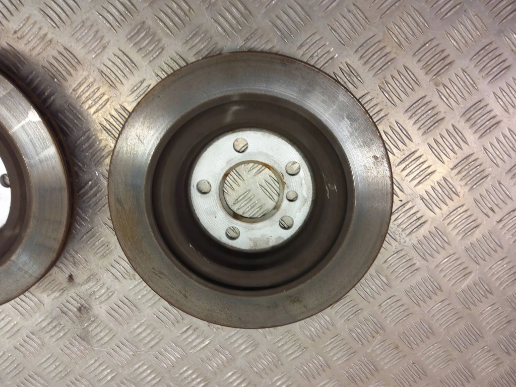 Bmw x1 f48 f49 2016 комплект диск гальма заднього Зі Шроту