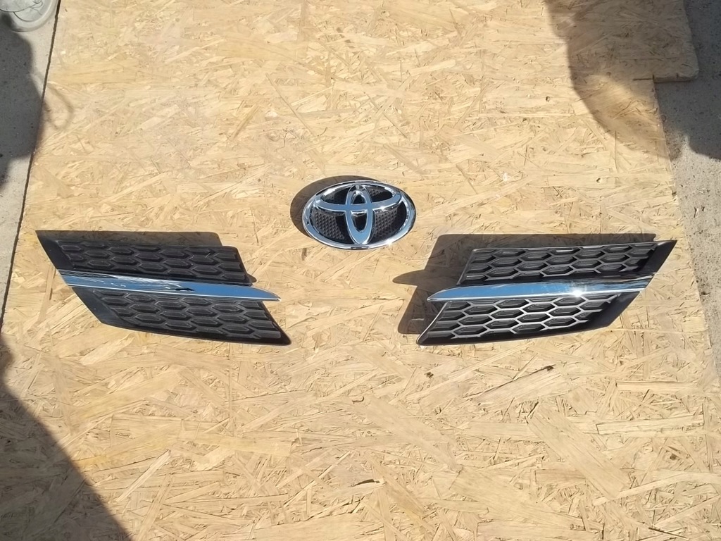 фото №1, Решётки радиатора, эмблема toyota rav-4