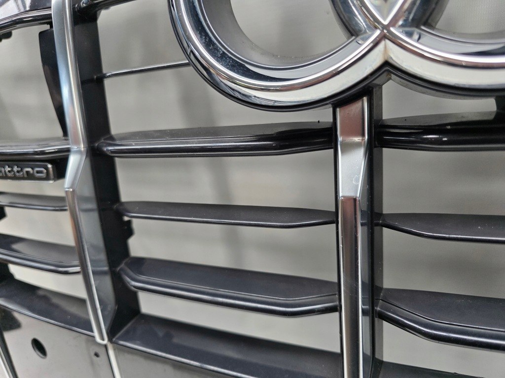 Audi q7 решётка радиатора решётка радиатора радиатора 4mo853651 оригинал в Украине