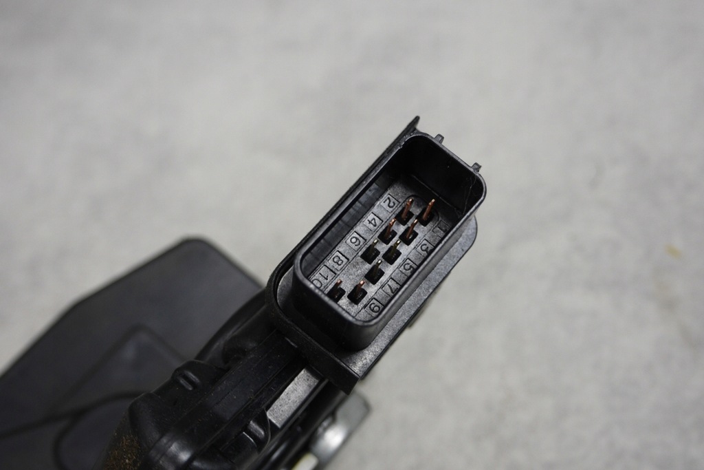 фото №4, Замок дверь левый перед 9 pin mazda 5 i 05-08 eu