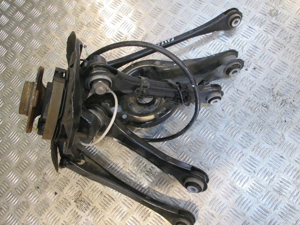 фото №6, Bmw 3 f30 поворотный кулак ступица рычаг разные