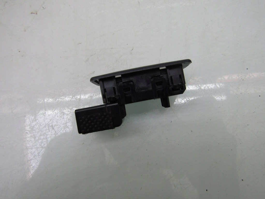 фото №2, Mazda 3 bp iv 19r лампа кабины освещение