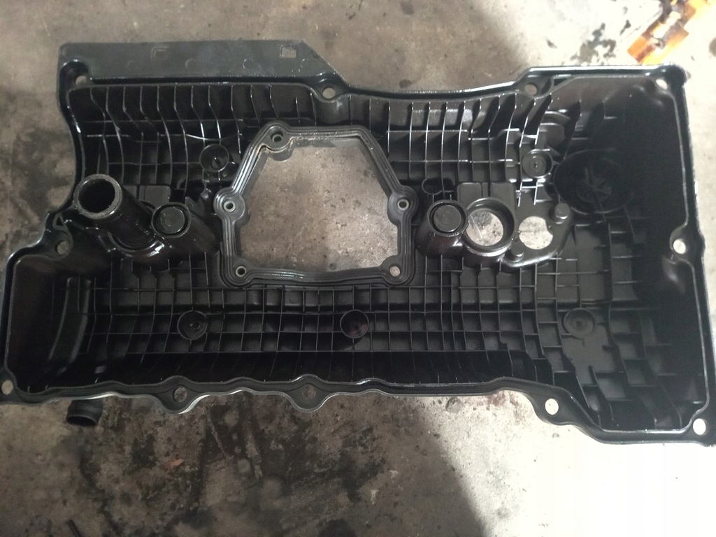 фото №10, Bmw оригинальный номер 7506728 99085100 крышка клапанов bmw e46