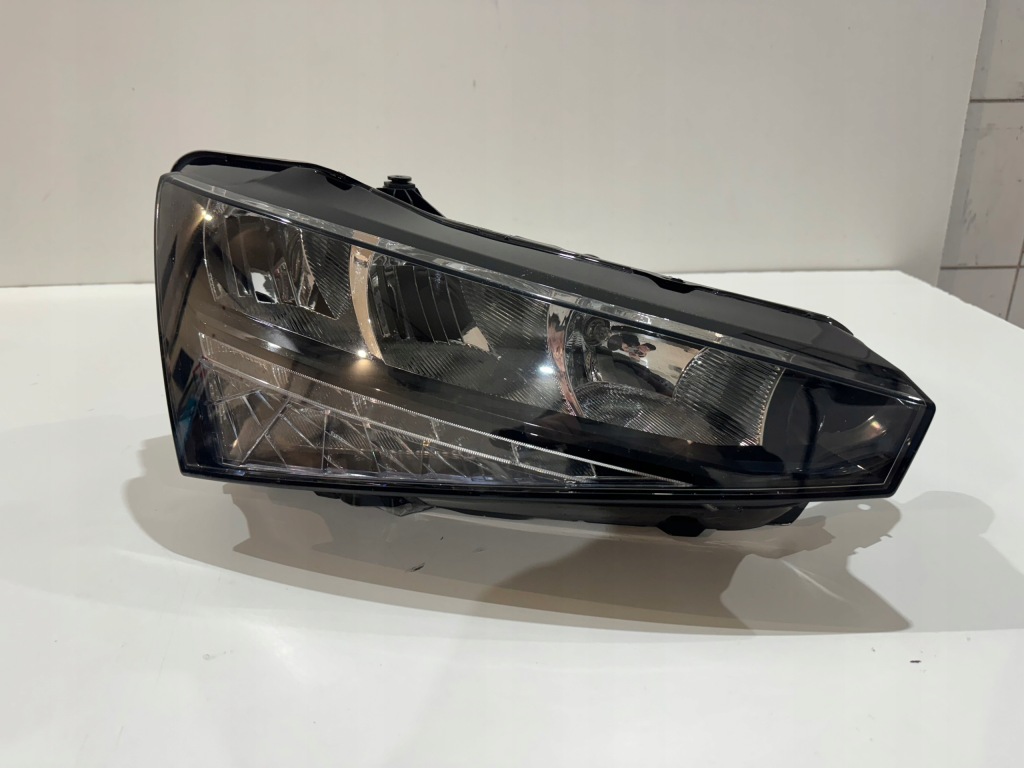 фото №1, Лампа правая перед передняя skoda scala led 657941016 eu 19-