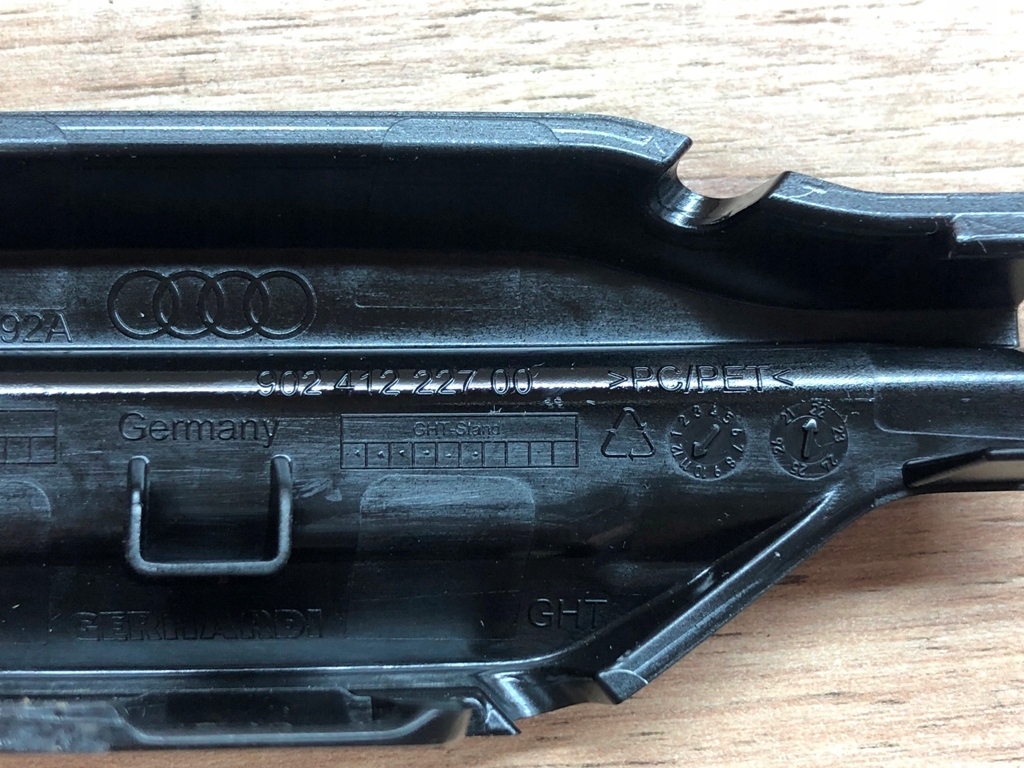 фото №8, Защита декоративная решетка czarna блеск правая перед audi e-tron 4ke853992a t94