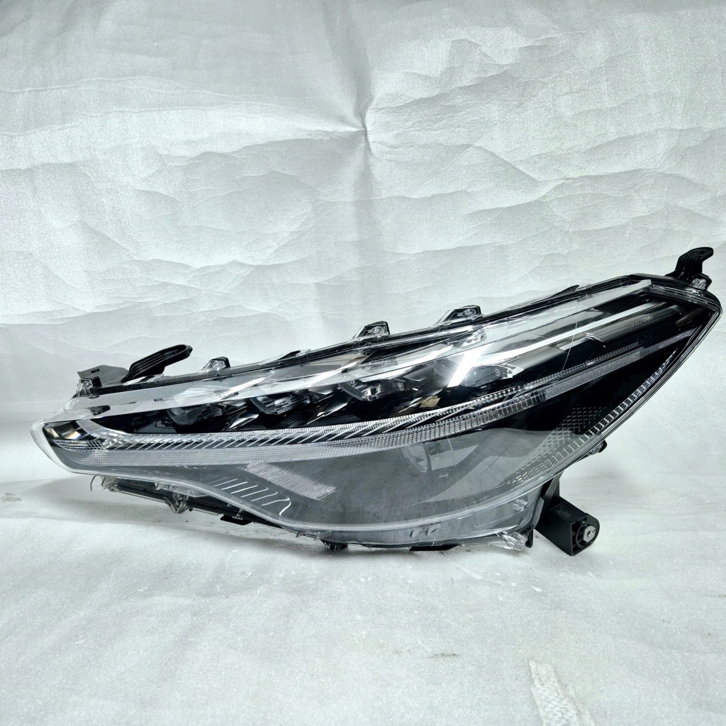 фото №1, Toyota corolla cross ii лампа левая full led eu