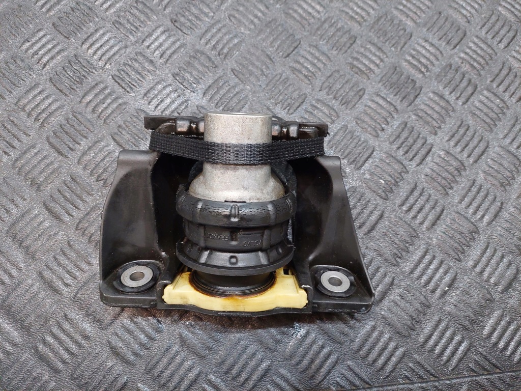 фото №1, Кронштейн подушка двигуна 31480353 volvo s90 ii v90 2.0 d4