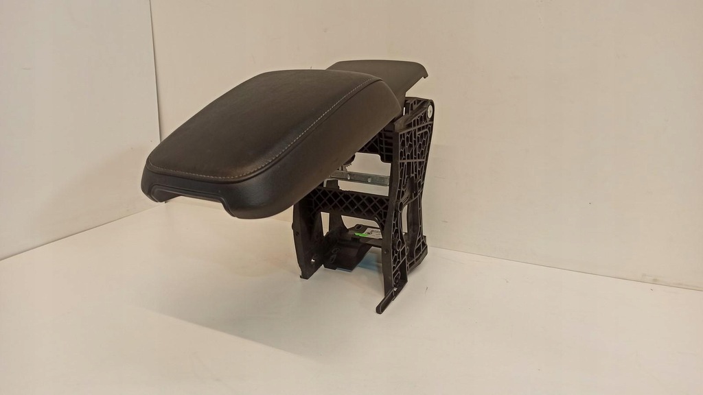 фото №5, Volvo v40 ii подлокотник