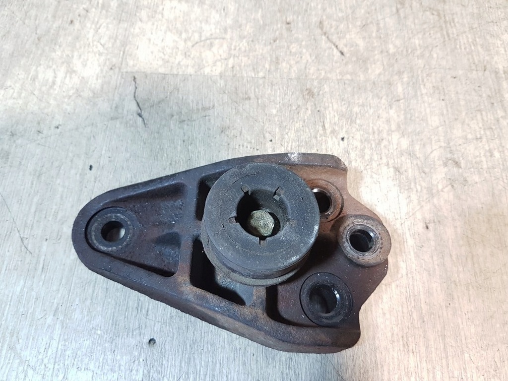 фото №1, Кронштейн двигуна kia carnival ii 3.8 v6