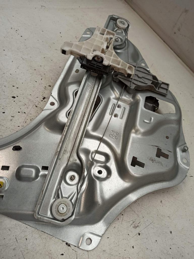 фото №10, Hyundai ix35 подъемник задняя правый 814202y010