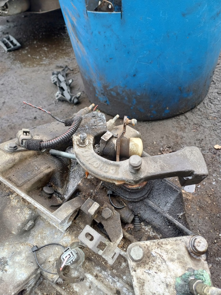 Привідний вал ліва короткий 2.2 3fy ew12j4 peugeot 607 2.2 ezdc 2002r механічна Недорого