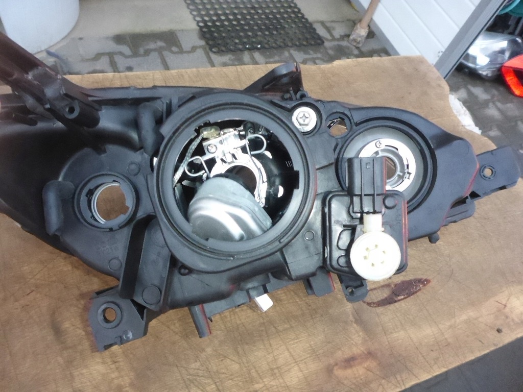 фото №13, Maza 3 03-09 ксенон лампа левая оригинал europa