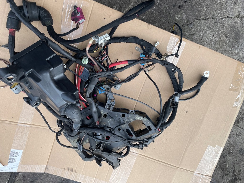 фото №5, Mercedes w238 w213 2,0 электропроводка отсек двигателя