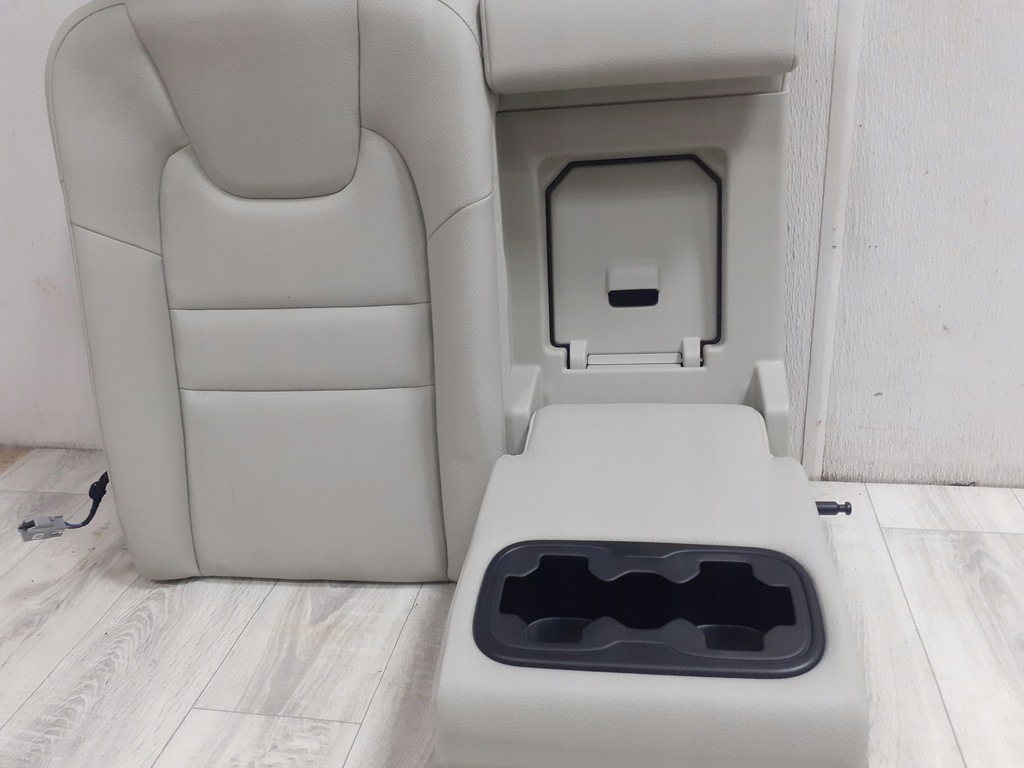 фото №13, Volvo s60 iii 2018- сиденья заднее сиденье обивка кожа бежевые idealne