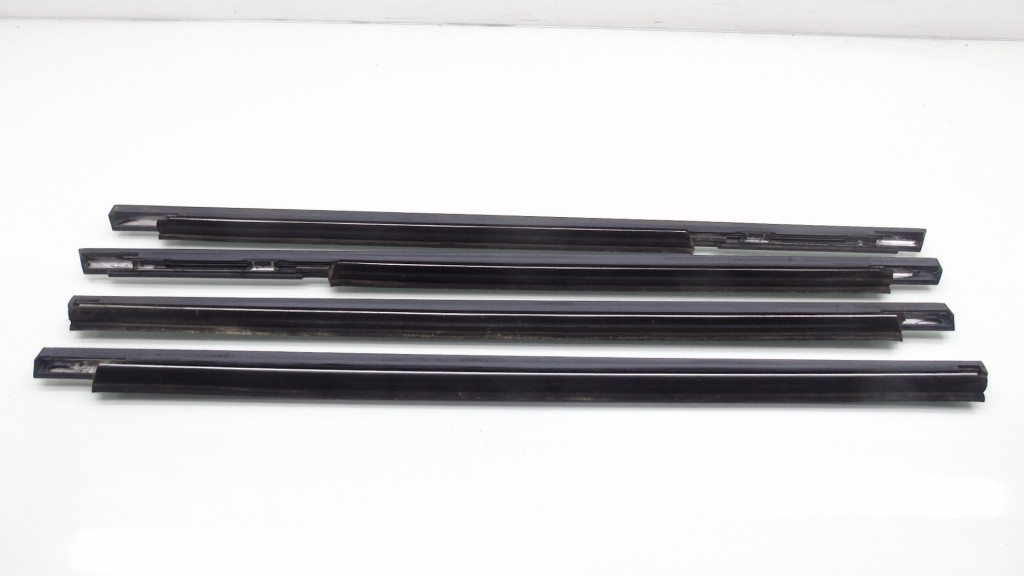 фото №5, Молдинг уплотнитель стекло накладки volvo 960 s90 v90 комплект