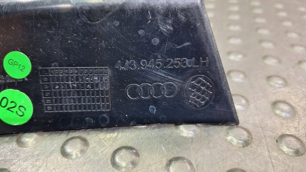 фото №5, Захист лампи лівий задня 4j3945253 audi e-tron gt porsche taycan 9j1