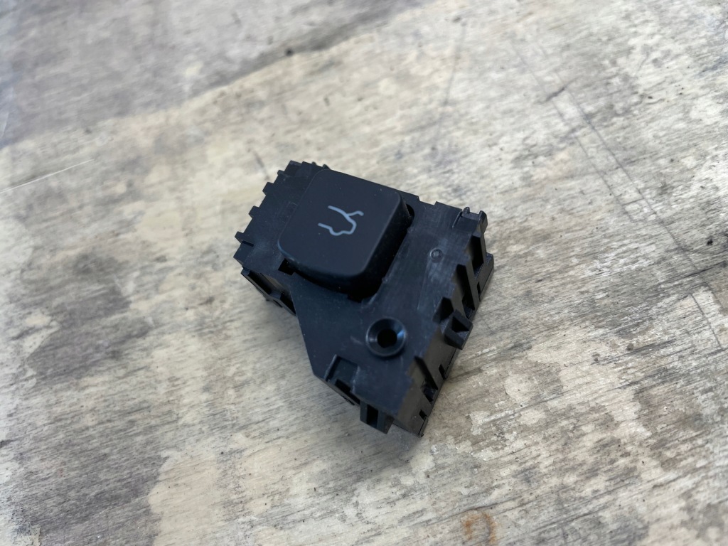 фото №4, Alfa romeo giulia кнопка открывания крышки