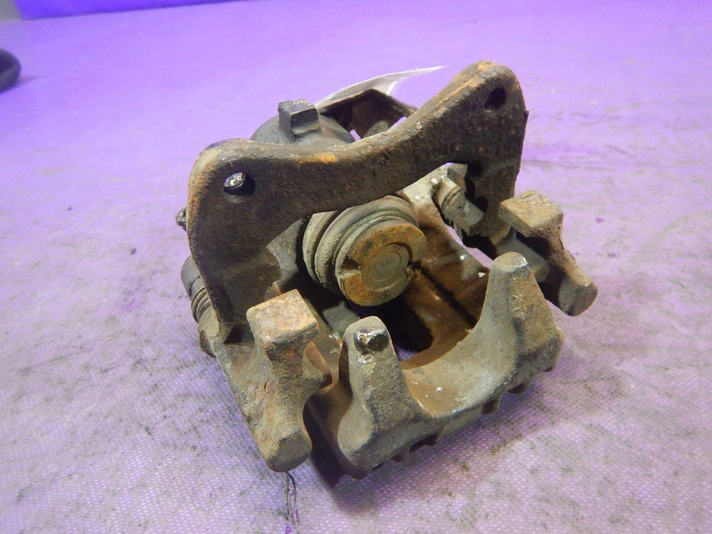 фото №4, Vw passat b4 kombi 93-97 суппорт скоба задняя правый