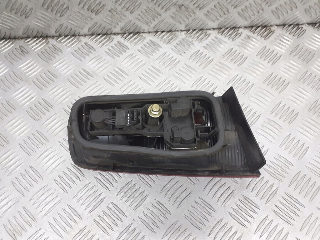 фото №2, Лампа правая задняя w крышка багажника renault laguna ii hb