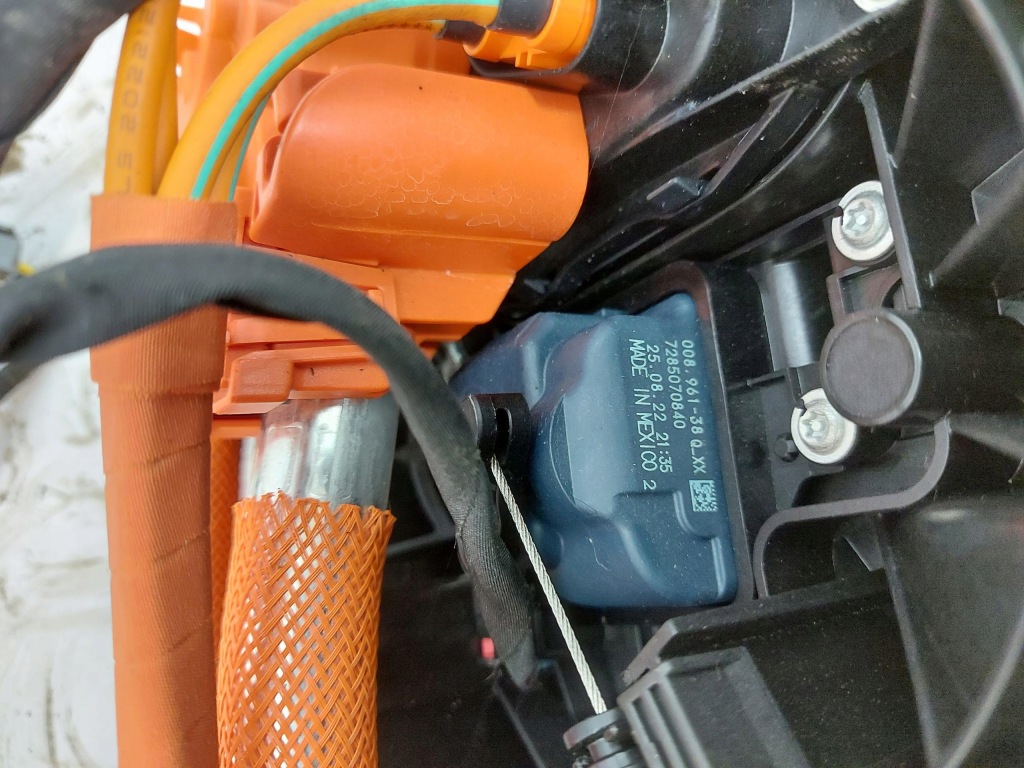 Tesla model y 2023r шланг заряджання блок керування кришка комплект 1537264-20-b Зі Шроту