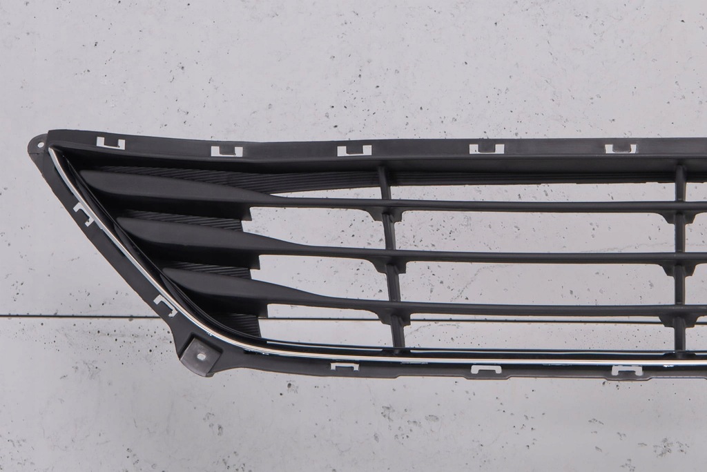 фото №11, Hyundai elantra v md 2013-2015 решётка бампера средняя 865603x700