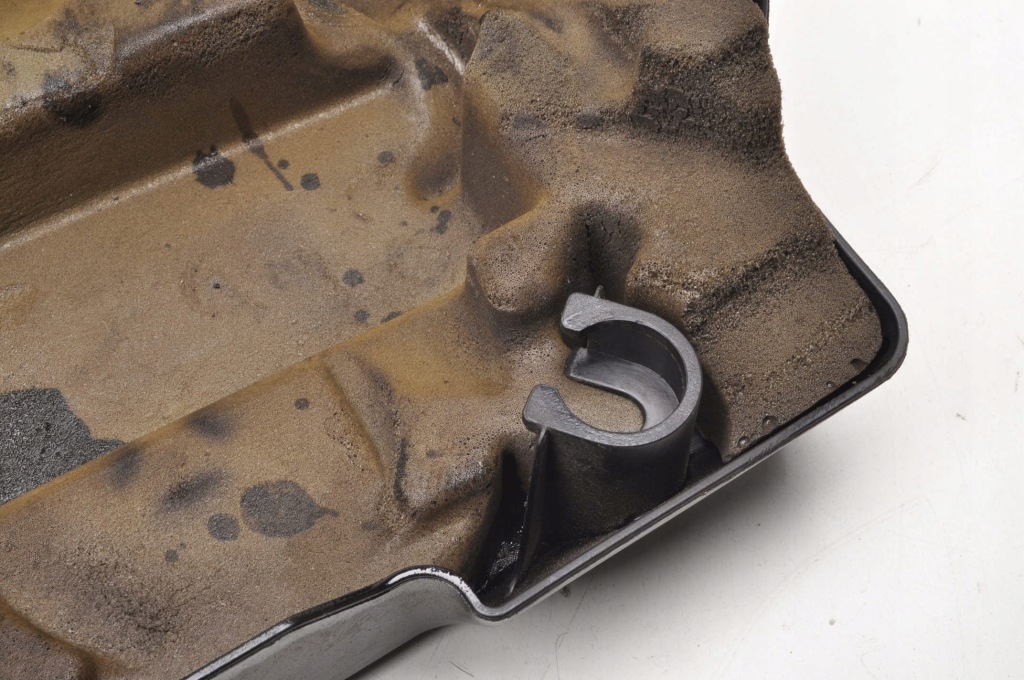 Opel mokka 1 1.6 cdti 136 km накладка крышка двигателя 55585497 Киев